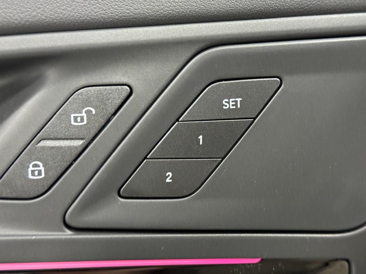 BMW X1 Vehicle Full-screen Gallery Image 23