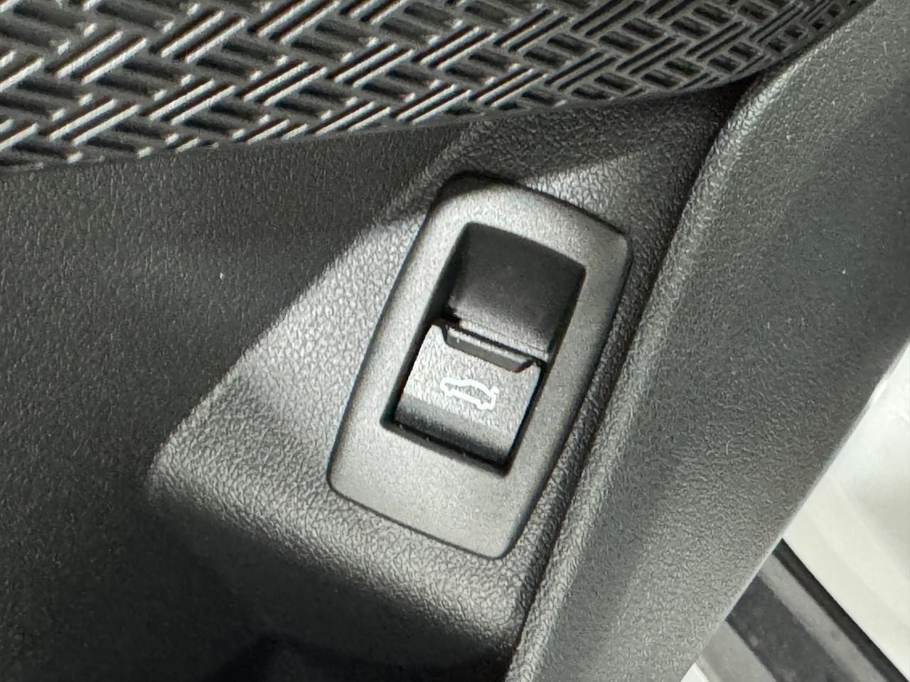 BMW X1 Vehicle Full-screen Gallery Image 25