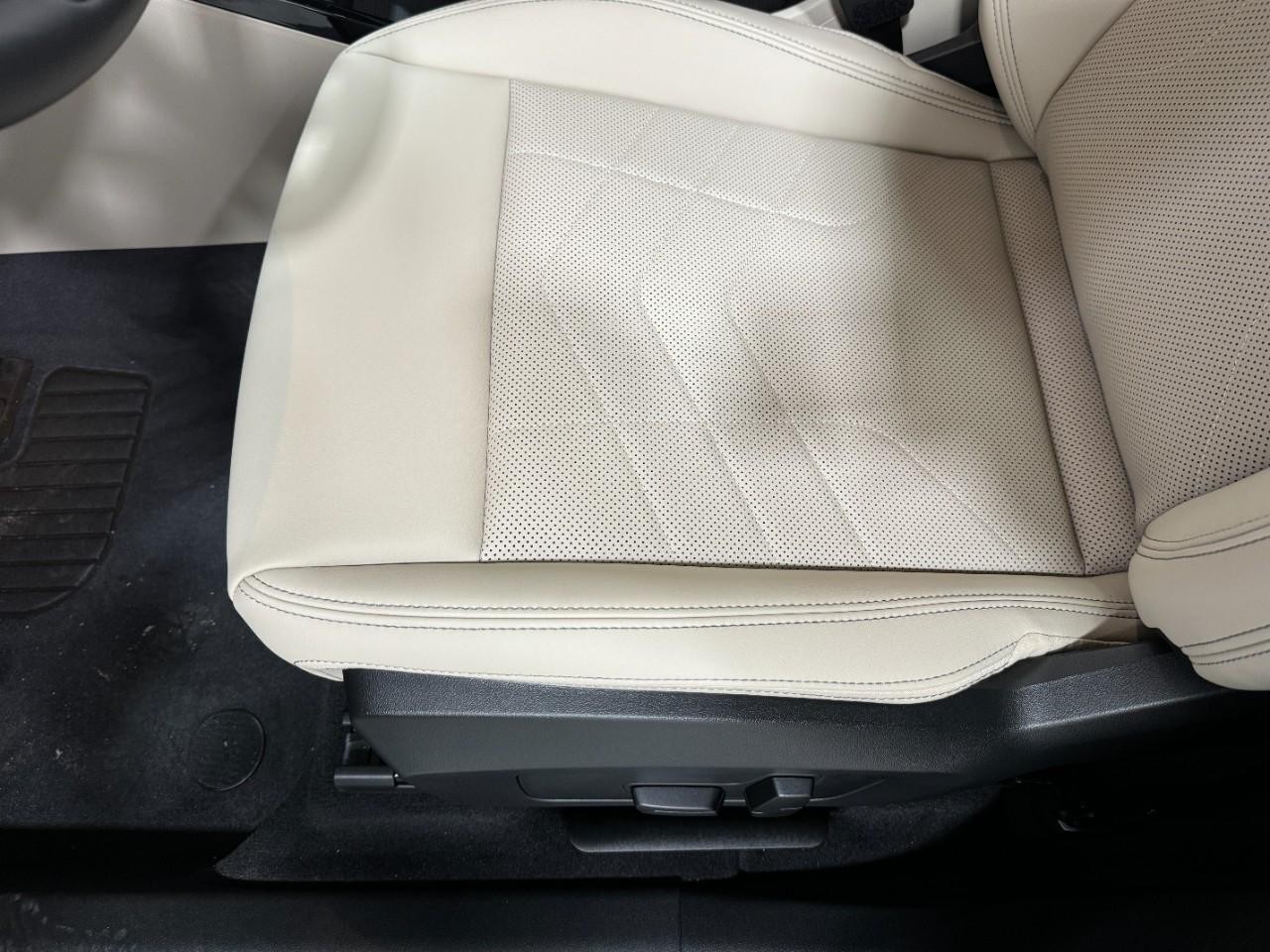 BMW X1 Vehicle Full-screen Gallery Image 27