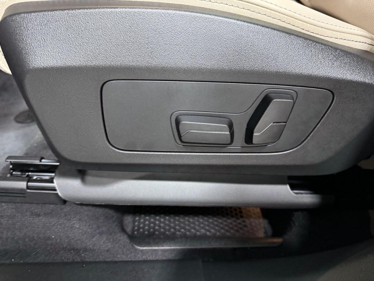 BMW X1 Vehicle Full-screen Gallery Image 28