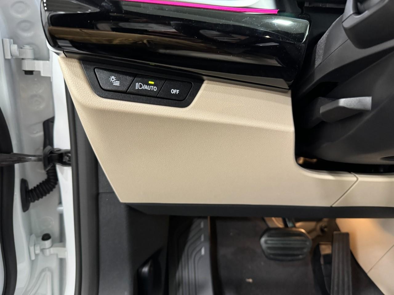 BMW X1 Vehicle Full-screen Gallery Image 29