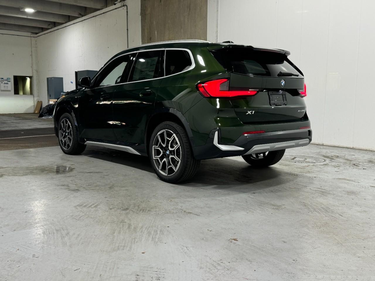 BMW X1 Vehicle Full-screen Gallery Image 3