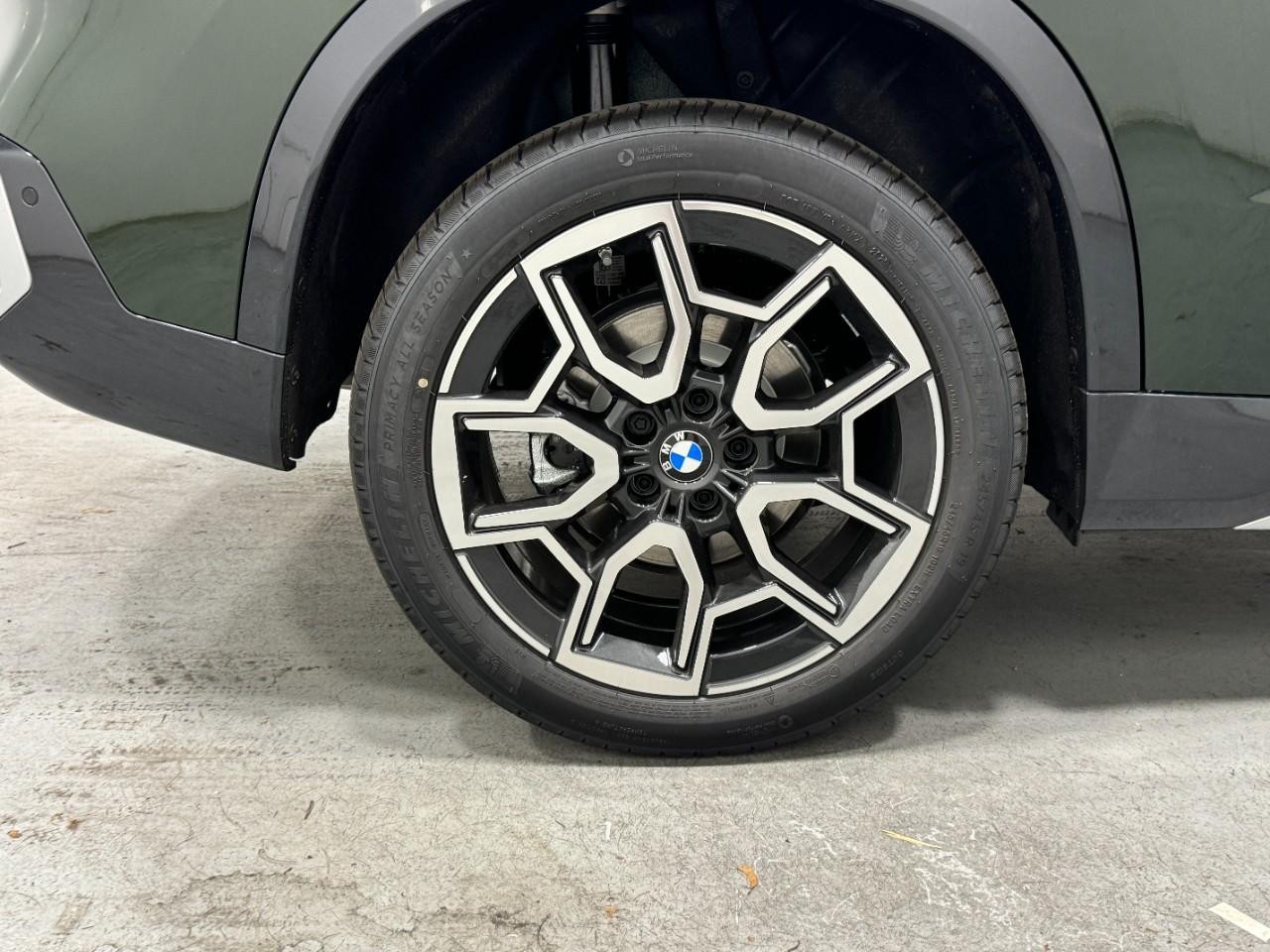 BMW X1 Vehicle Full-screen Gallery Image 5