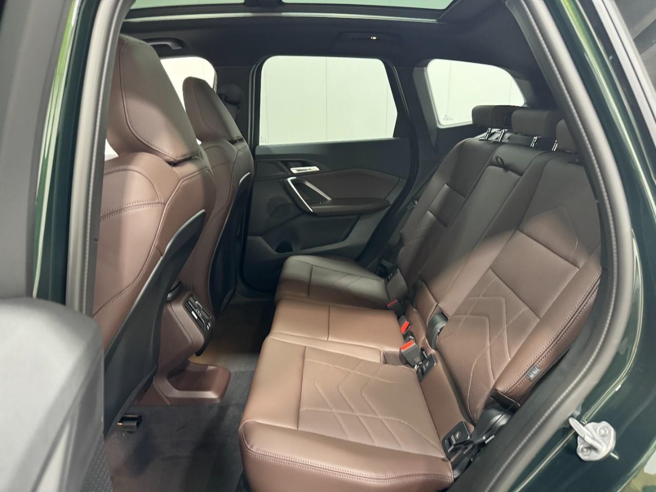 BMW X1 Vehicle Full-screen Gallery Image 8