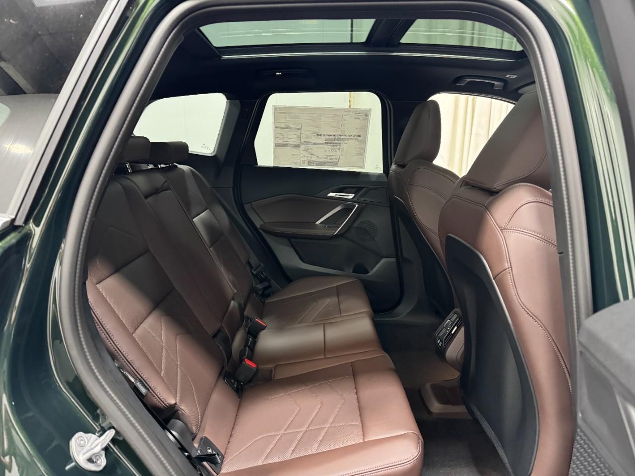 BMW X1 Vehicle Full-screen Gallery Image 10