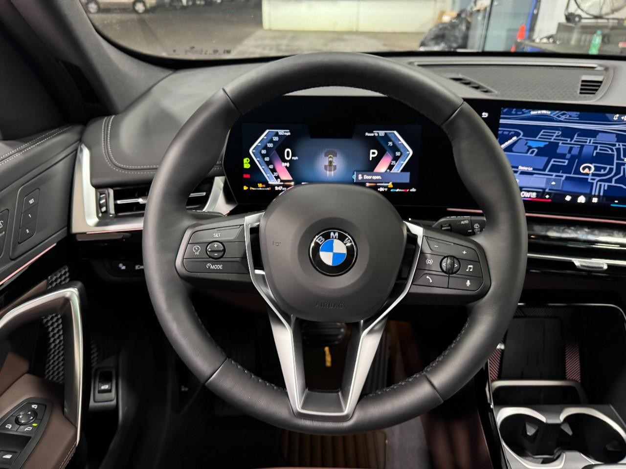 BMW X1 Vehicle Full-screen Gallery Image 13