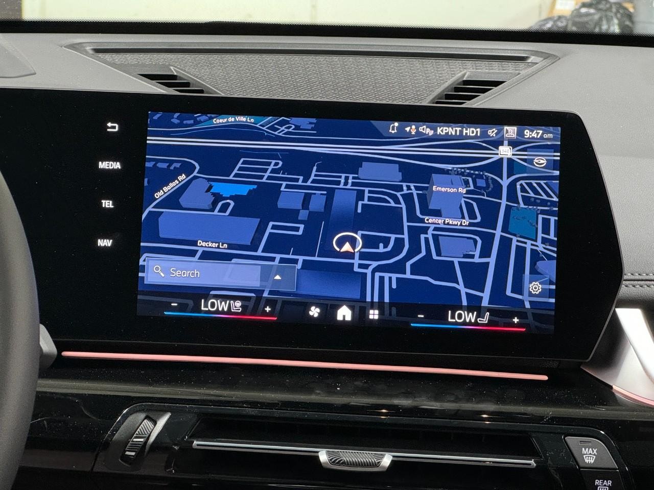 BMW X1 Vehicle Full-screen Gallery Image 14