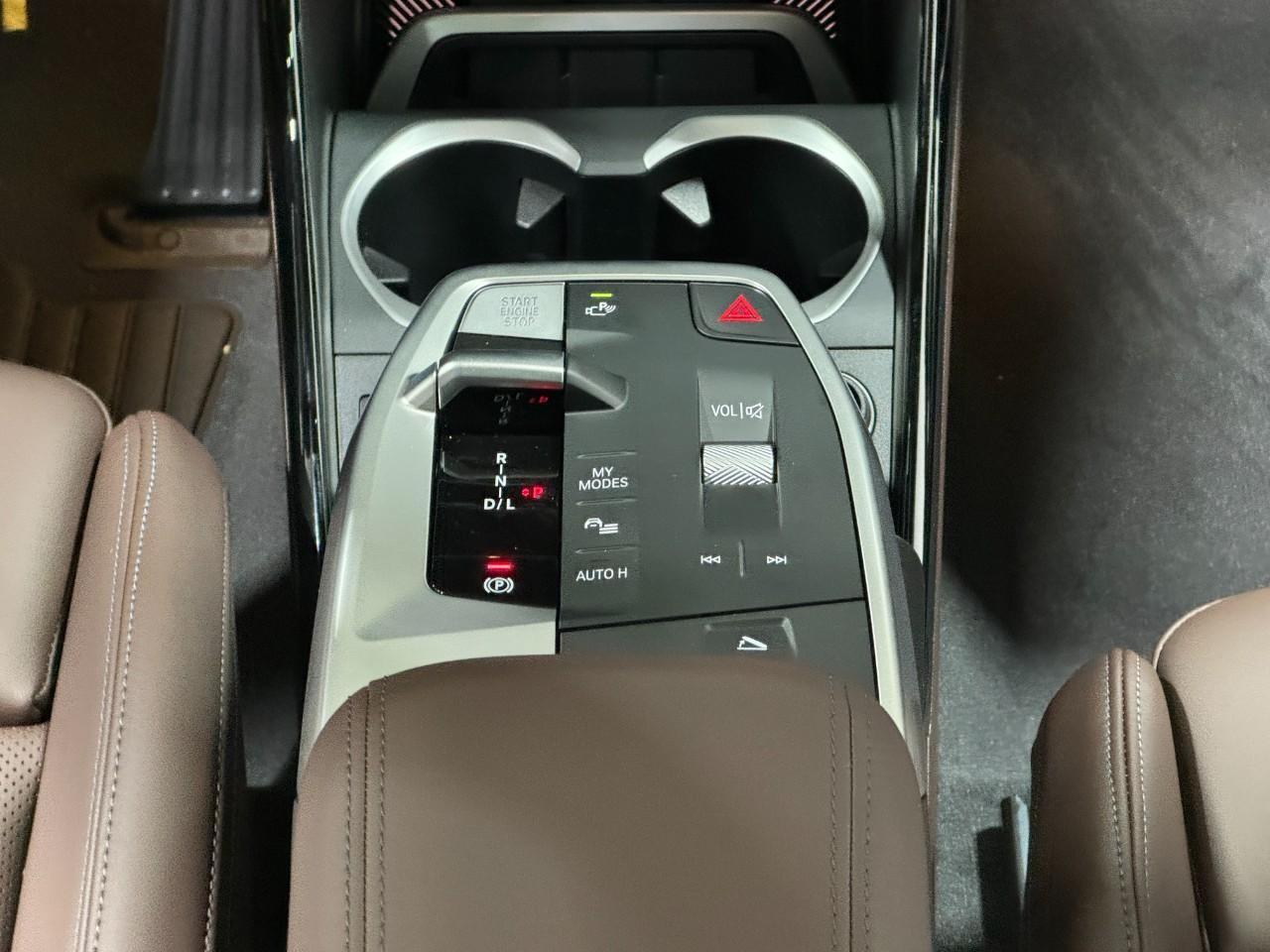 BMW X1 Vehicle Full-screen Gallery Image 16