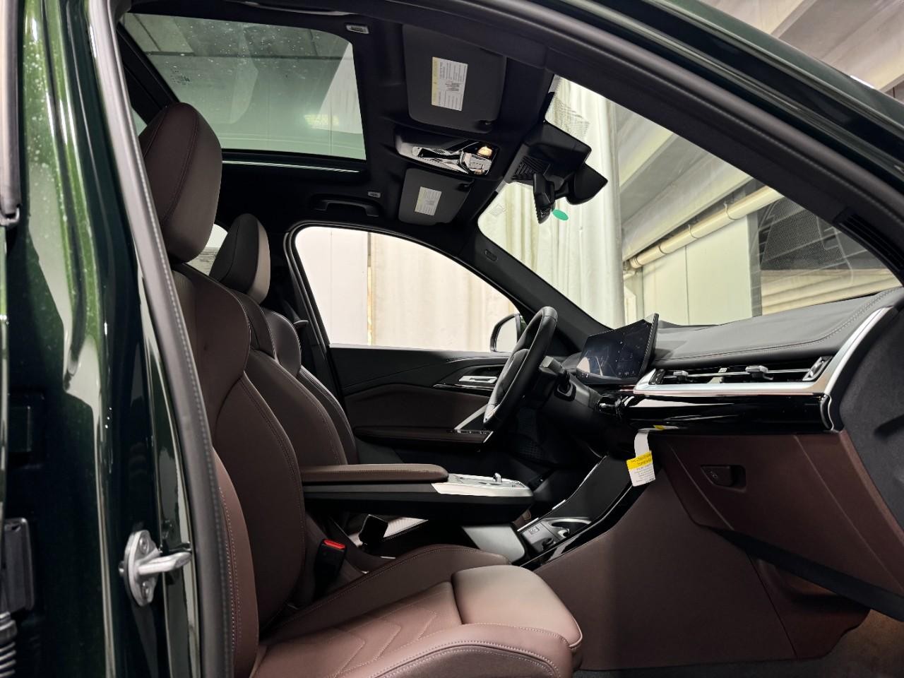 BMW X1 Vehicle Full-screen Gallery Image 18