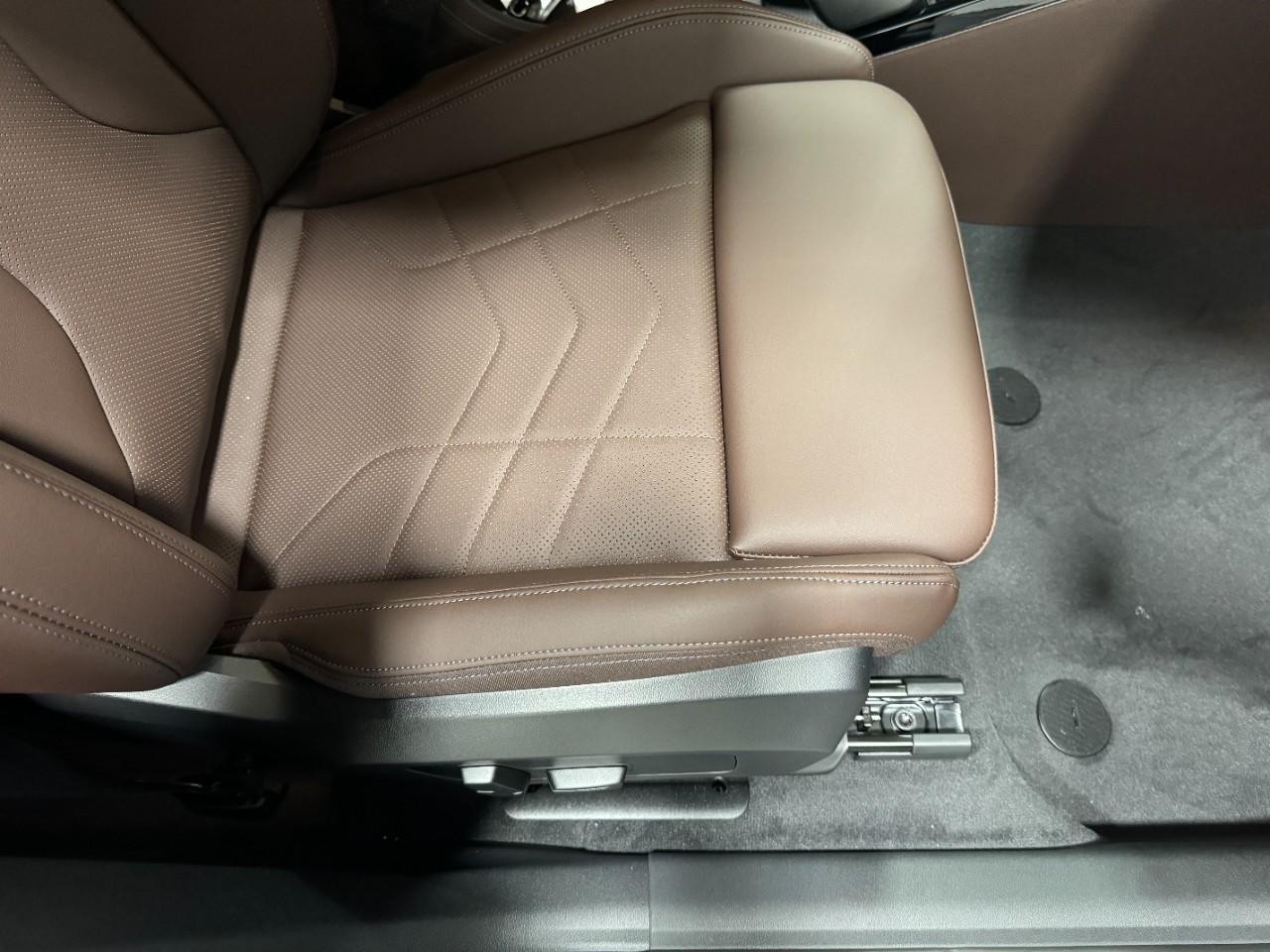 BMW X1 Vehicle Full-screen Gallery Image 19