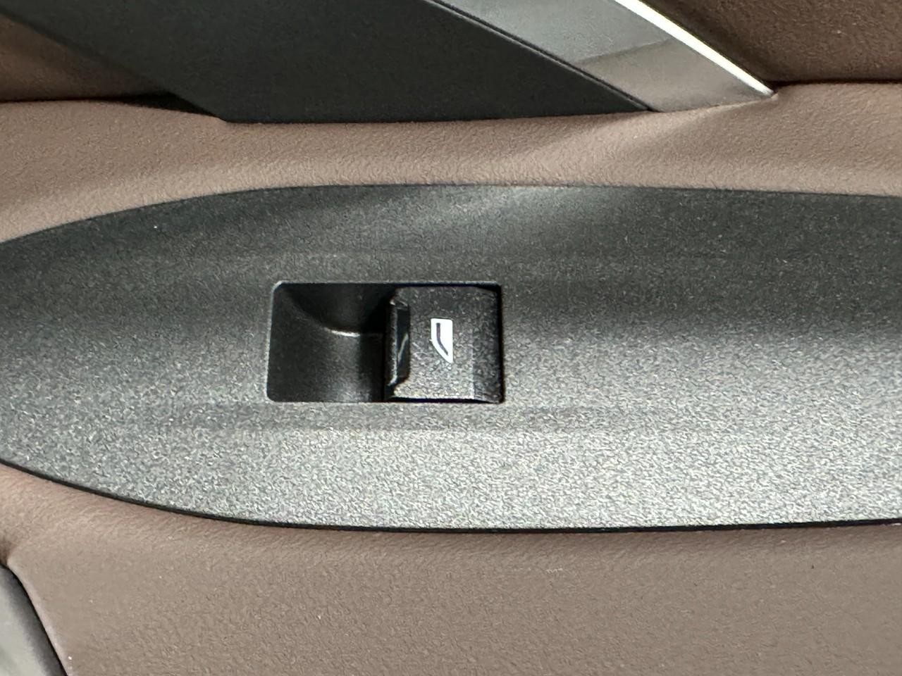 BMW X1 Vehicle Full-screen Gallery Image 22