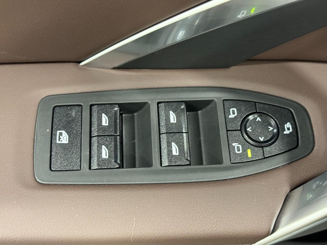 BMW X1 Vehicle Full-screen Gallery Image 24