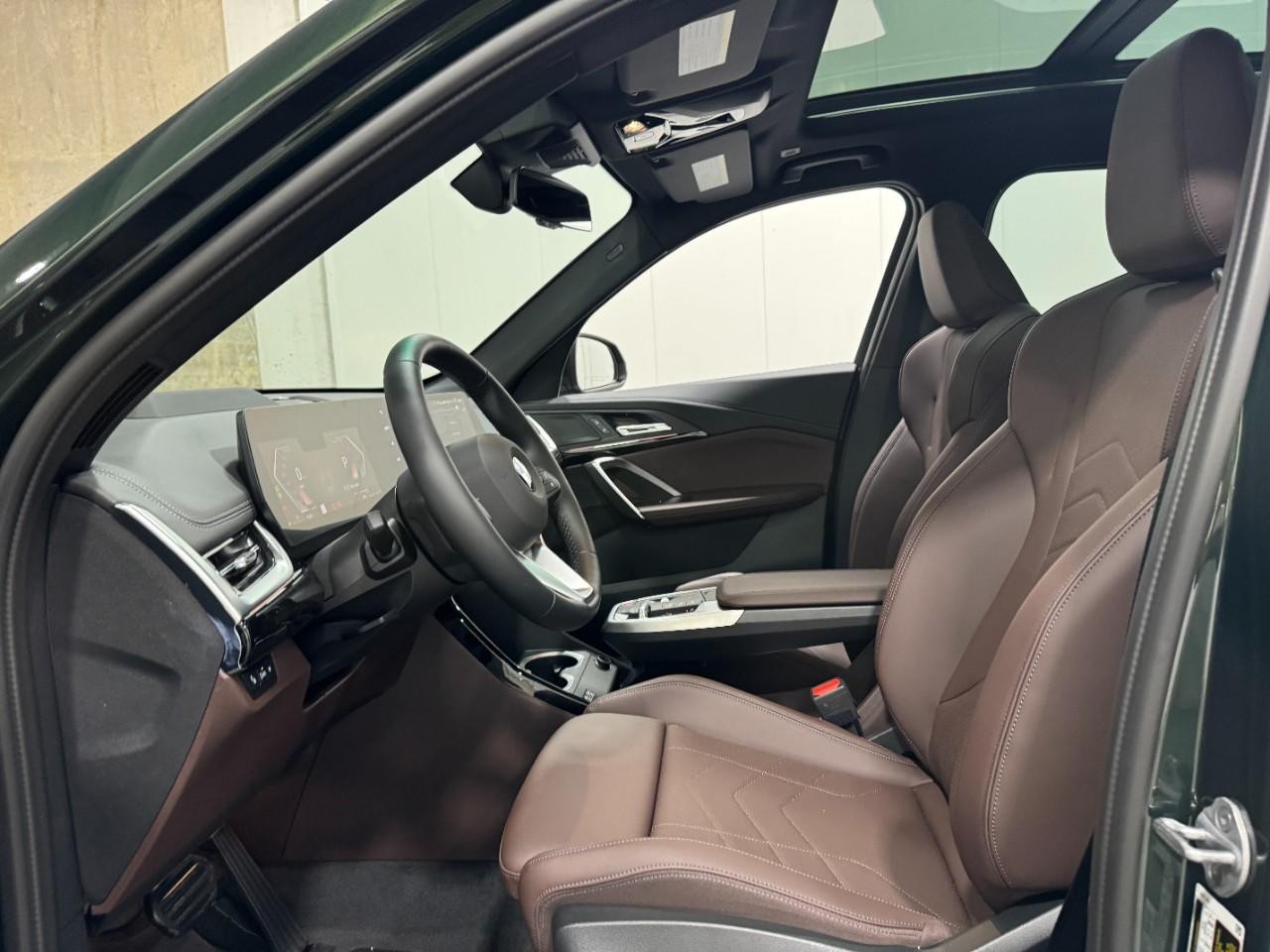 BMW X1 Vehicle Full-screen Gallery Image 26