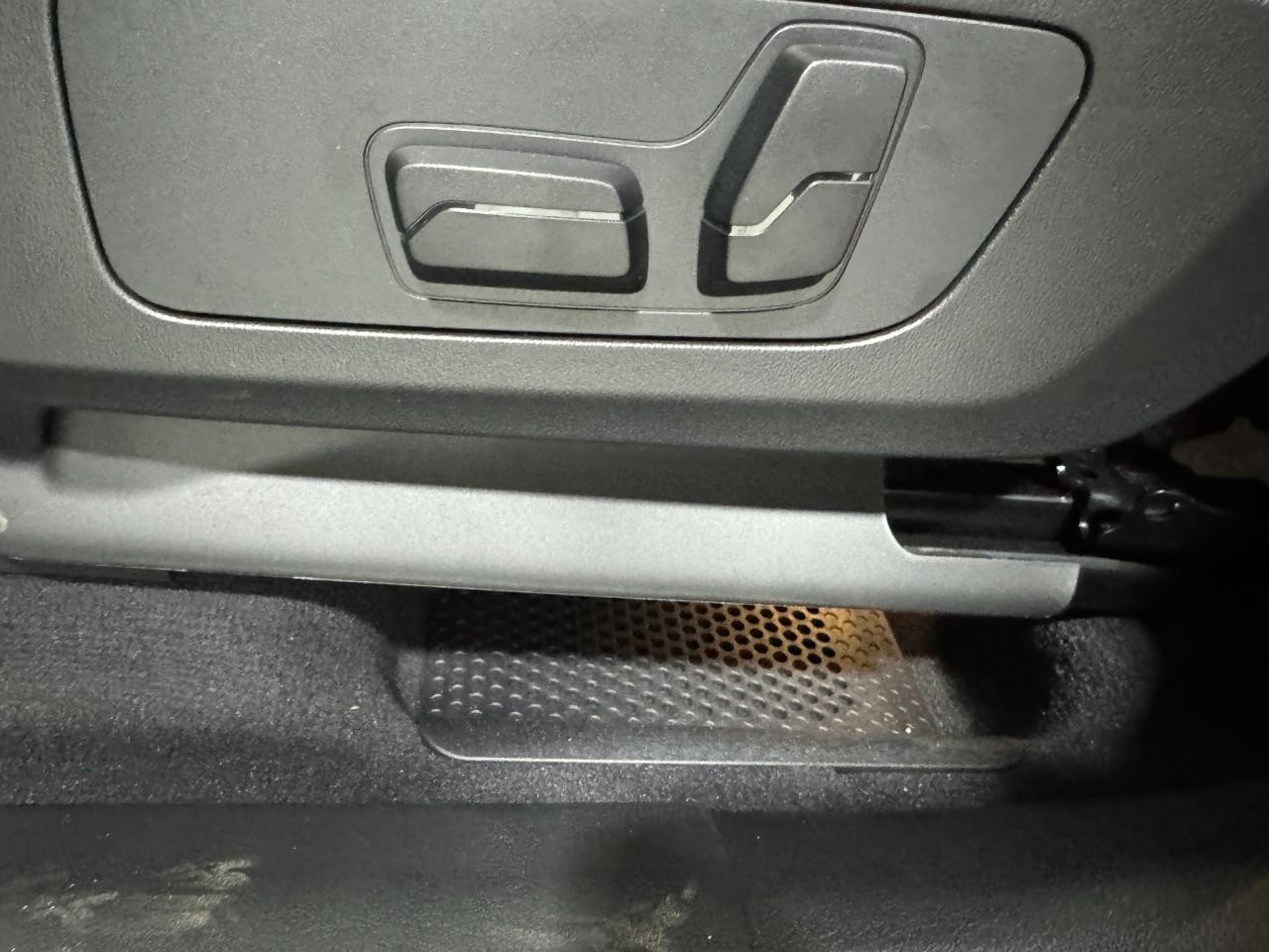 BMW X1 Vehicle Full-screen Gallery Image 28