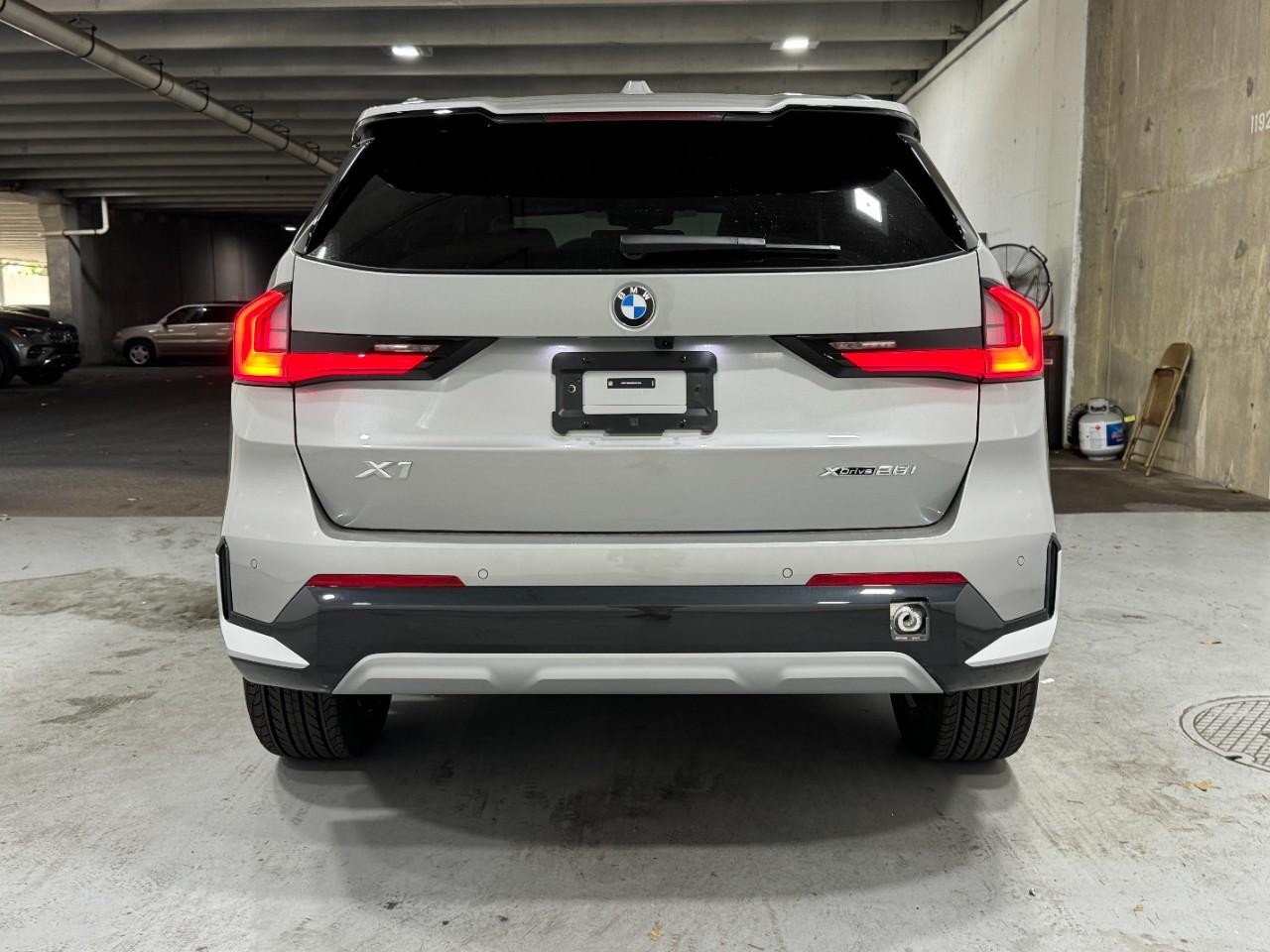 BMW X1 Vehicle Full-screen Gallery Image 9
