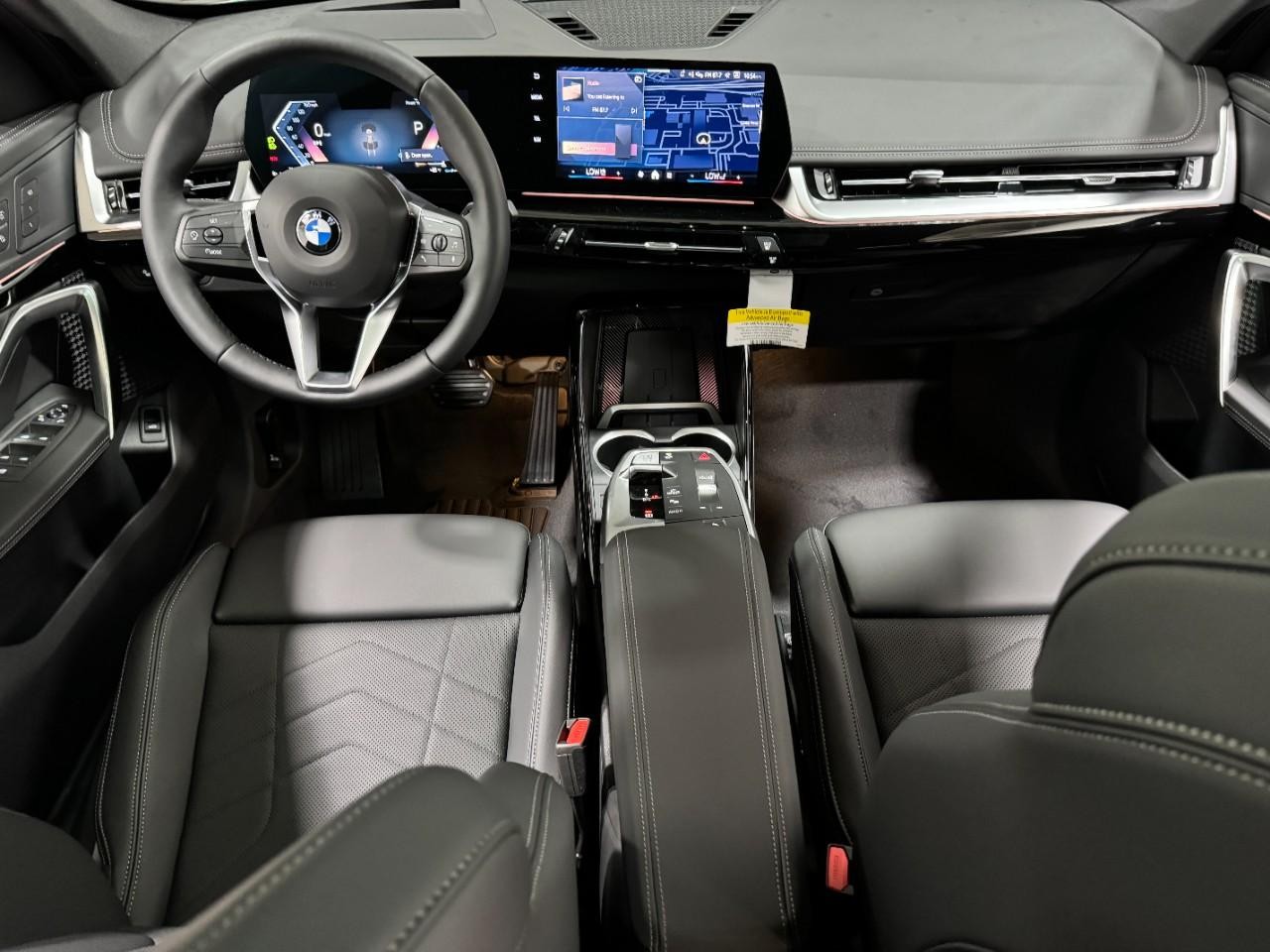 BMW X1 Vehicle Full-screen Gallery Image 12