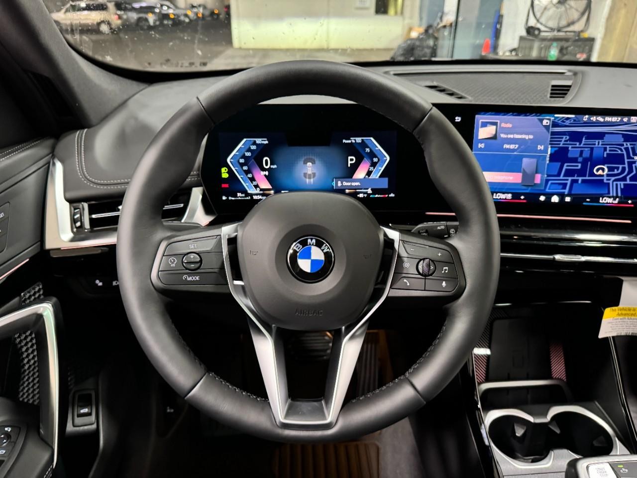 BMW X1 Vehicle Full-screen Gallery Image 13