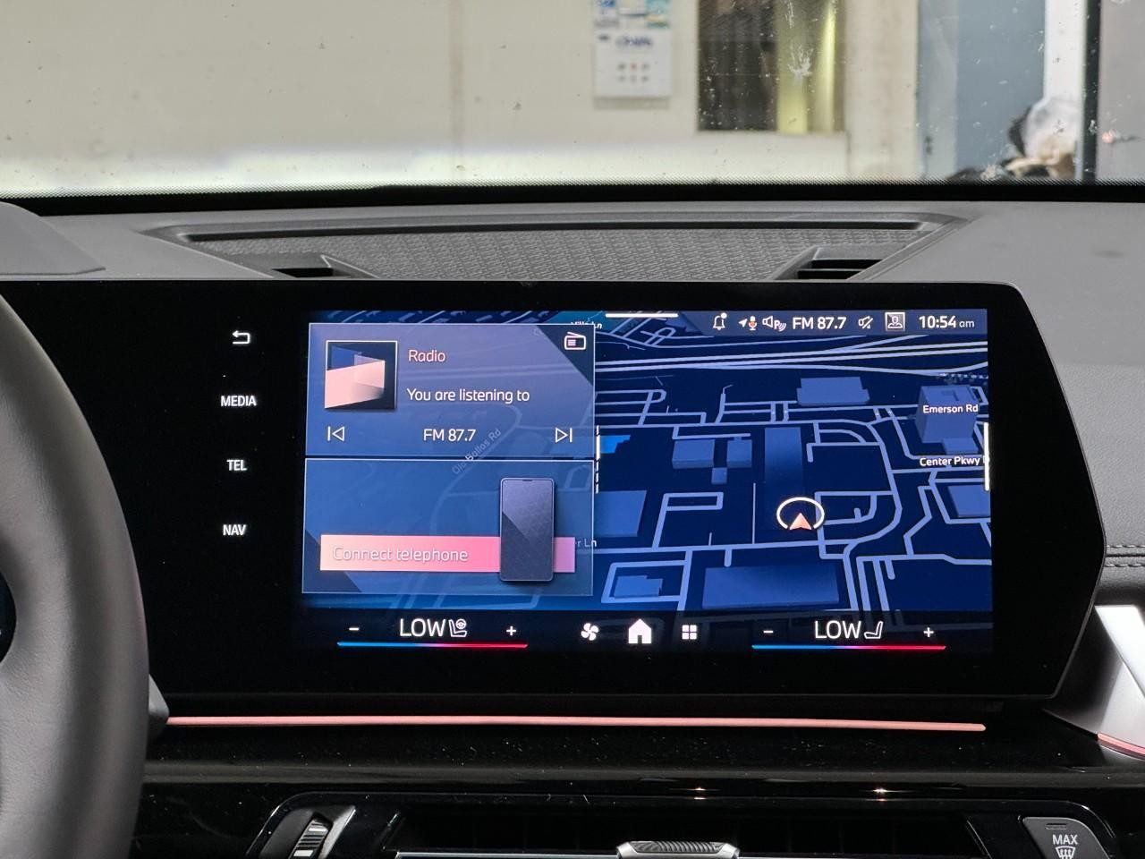 BMW X1 Vehicle Full-screen Gallery Image 14