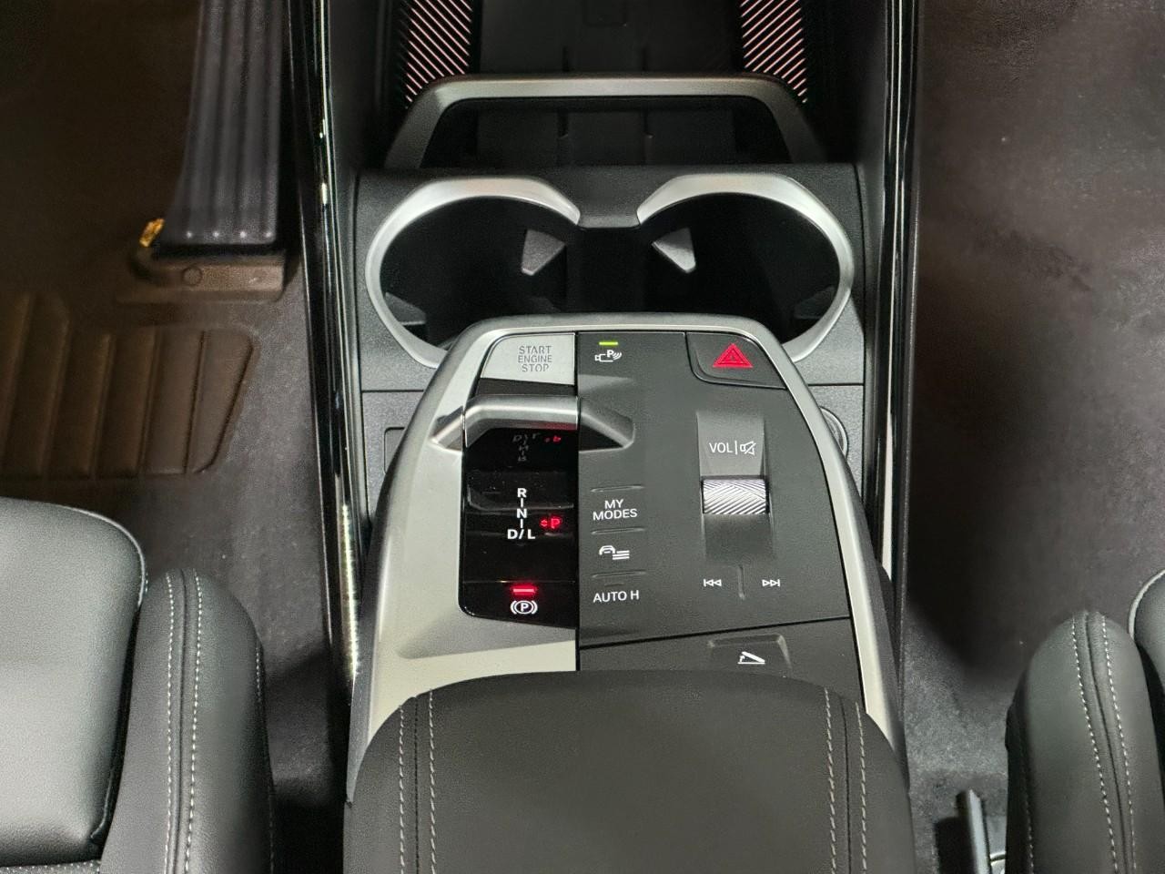 BMW X1 Vehicle Full-screen Gallery Image 16