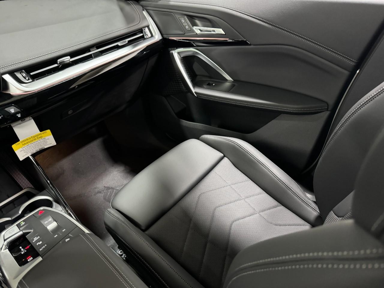 BMW X1 Vehicle Full-screen Gallery Image 17