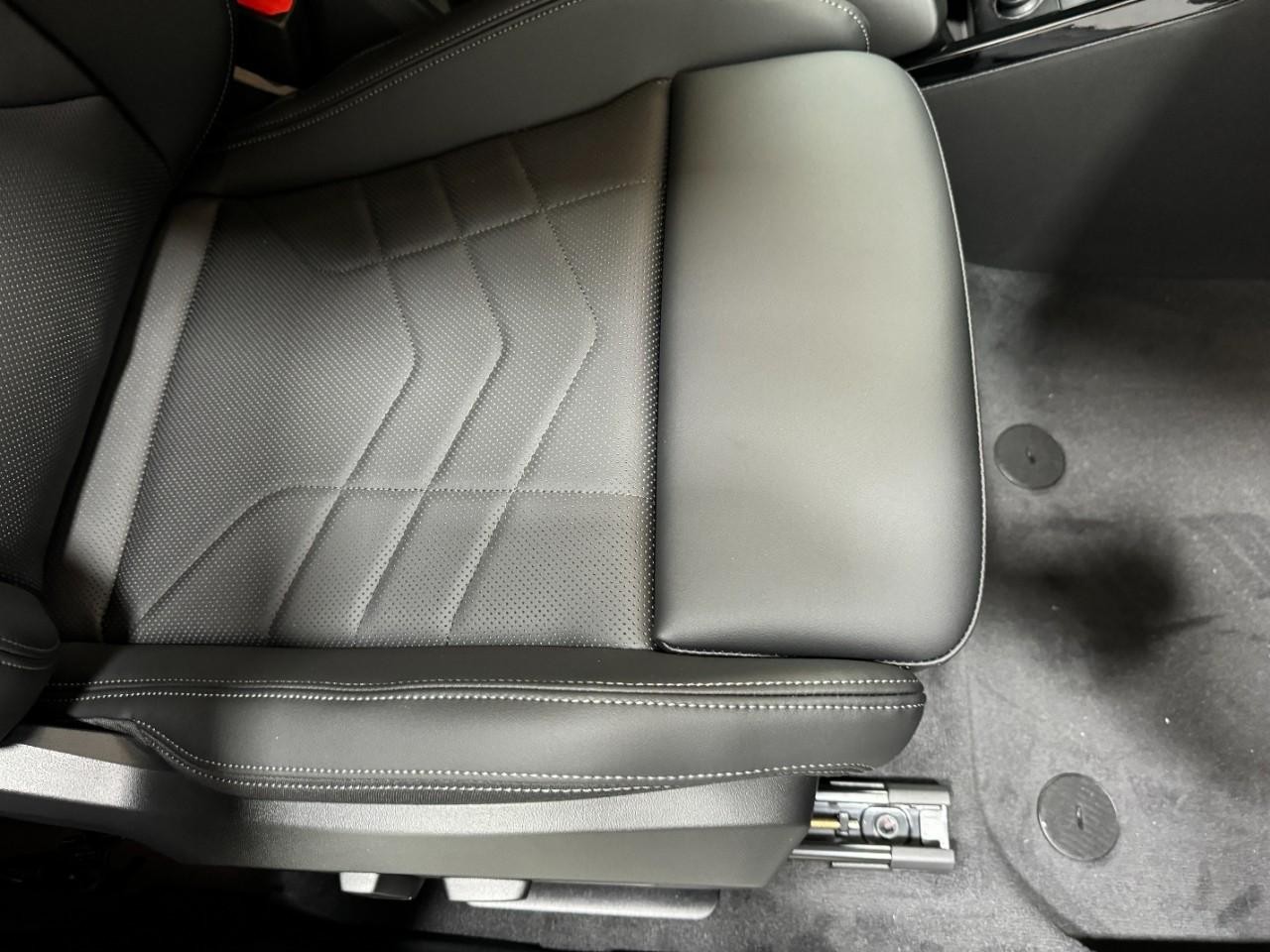 BMW X1 Vehicle Full-screen Gallery Image 19