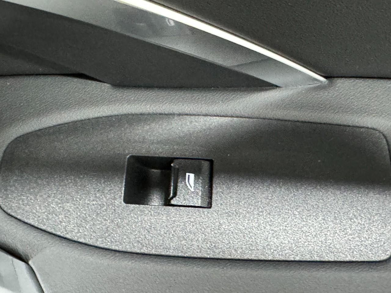 BMW X1 Vehicle Full-screen Gallery Image 22