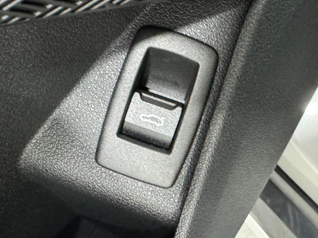 BMW X1 Vehicle Full-screen Gallery Image 25