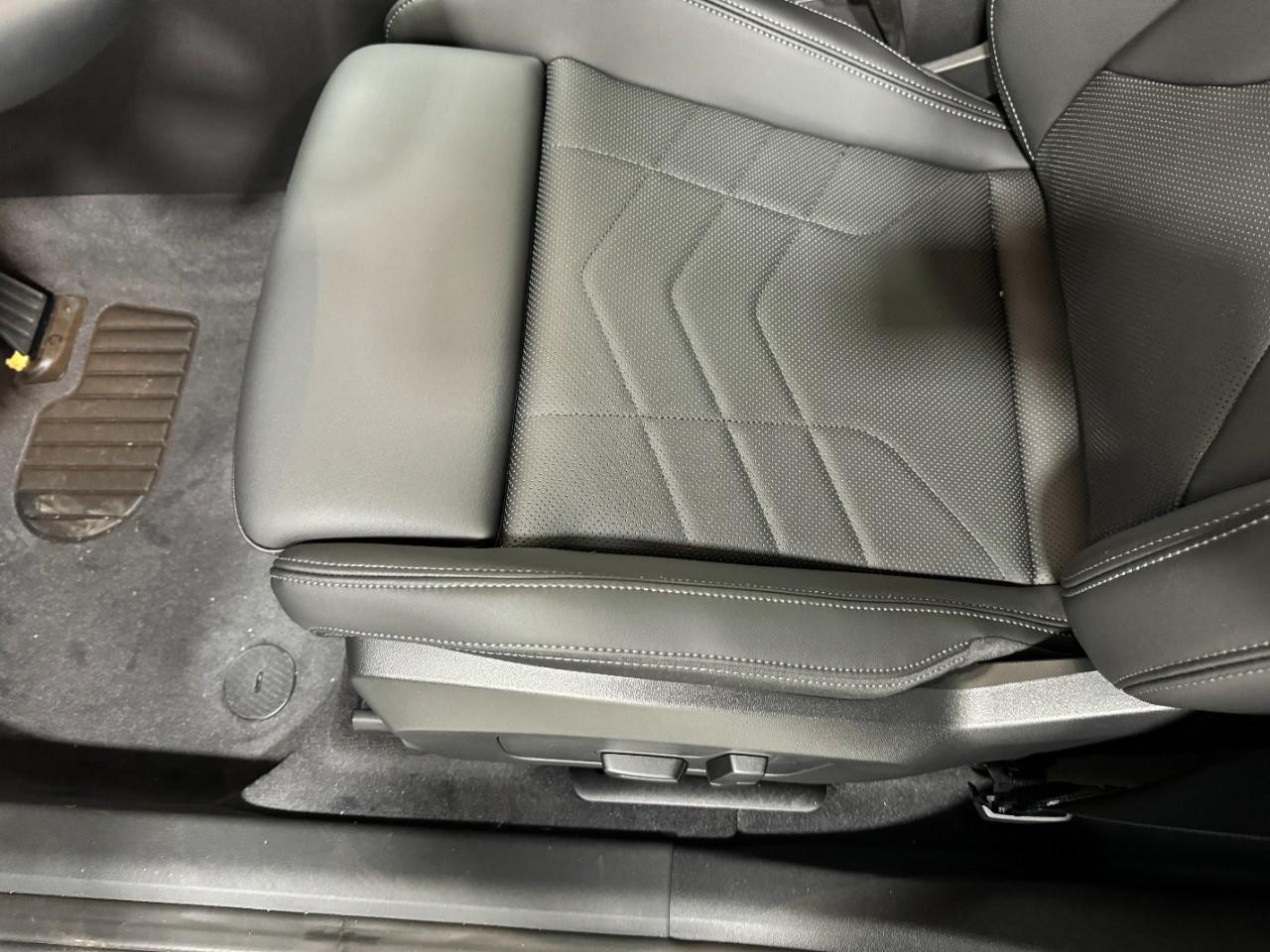 BMW X1 Vehicle Full-screen Gallery Image 27