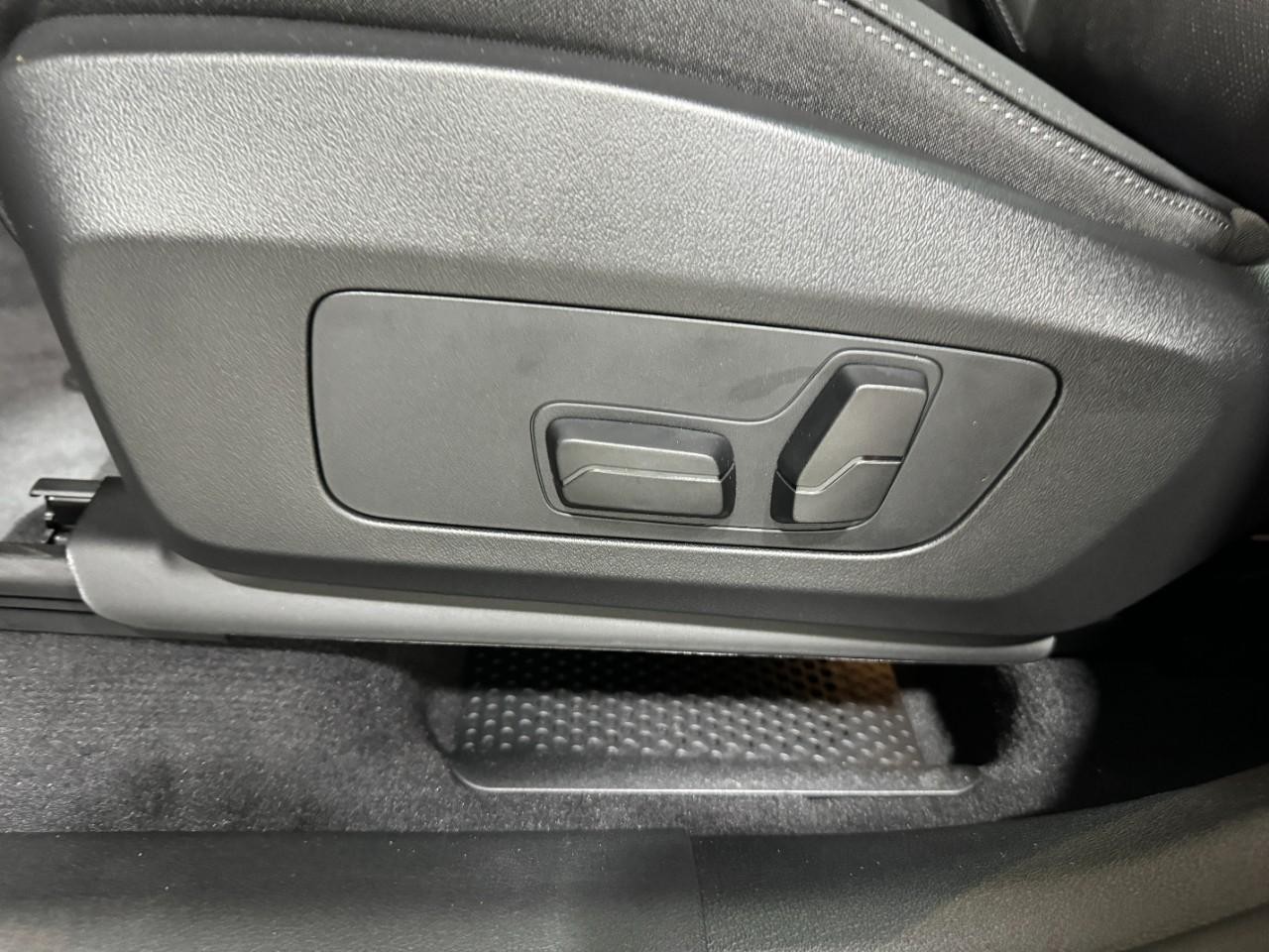 BMW X1 Vehicle Full-screen Gallery Image 28