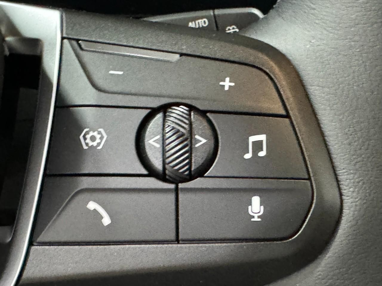 BMW X1 Vehicle Full-screen Gallery Image 31