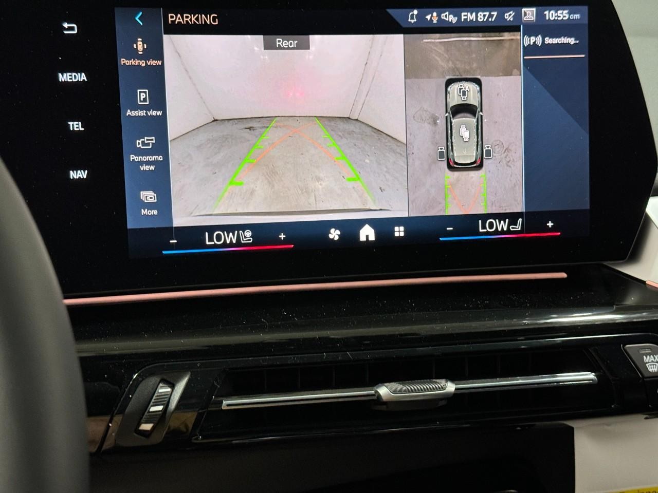 BMW X1 Vehicle Full-screen Gallery Image 33