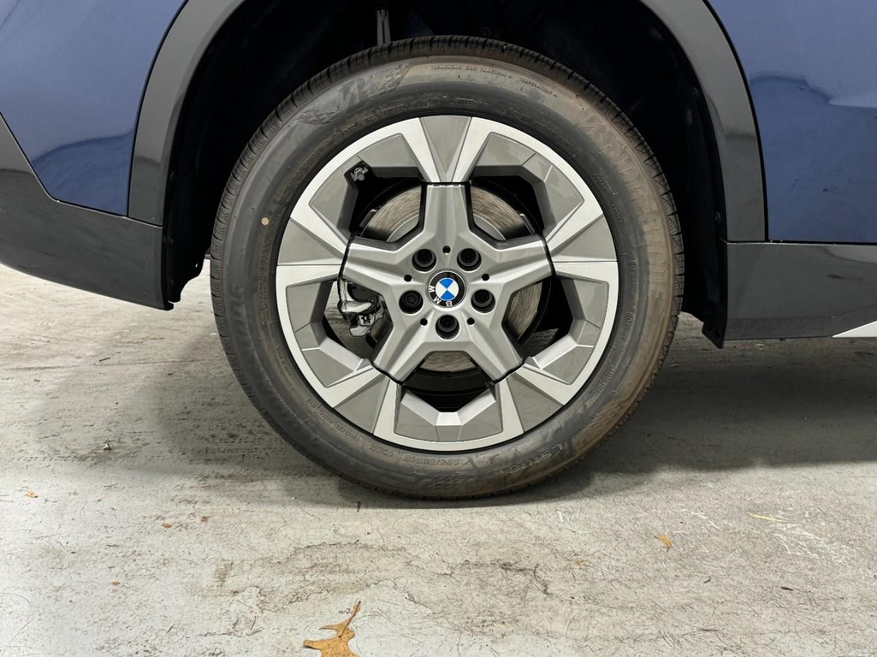 BMW X1 Vehicle Full-screen Gallery Image 5