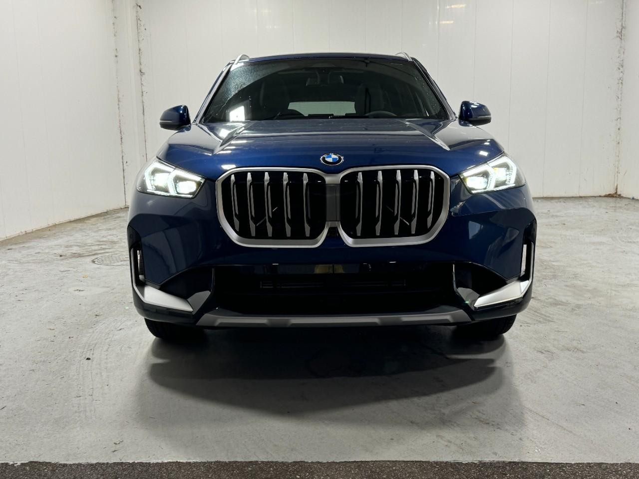 BMW X1 Vehicle Full-screen Gallery Image 7