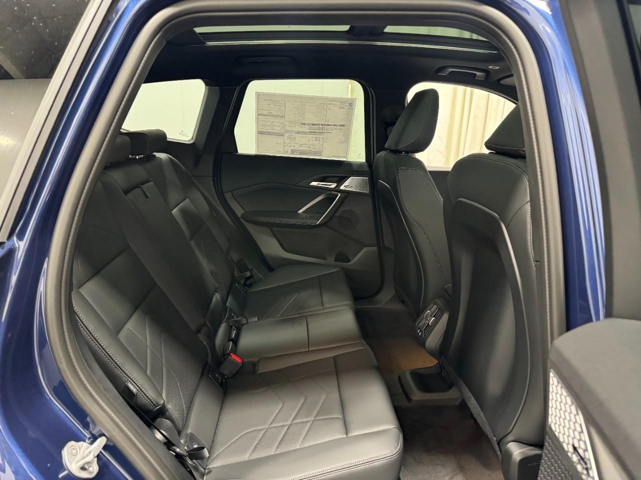 BMW X1 Vehicle Full-screen Gallery Image 10