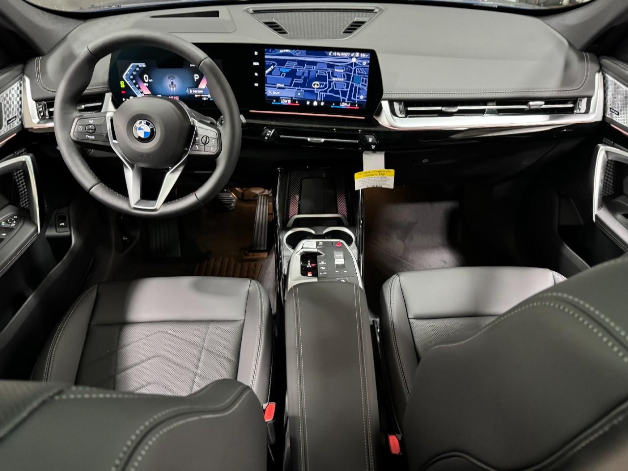 BMW X1 Vehicle Full-screen Gallery Image 12