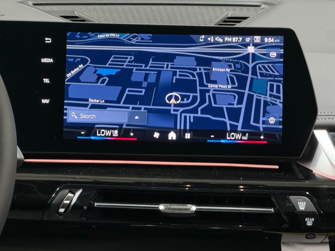 BMW X1 Vehicle Full-screen Gallery Image 14