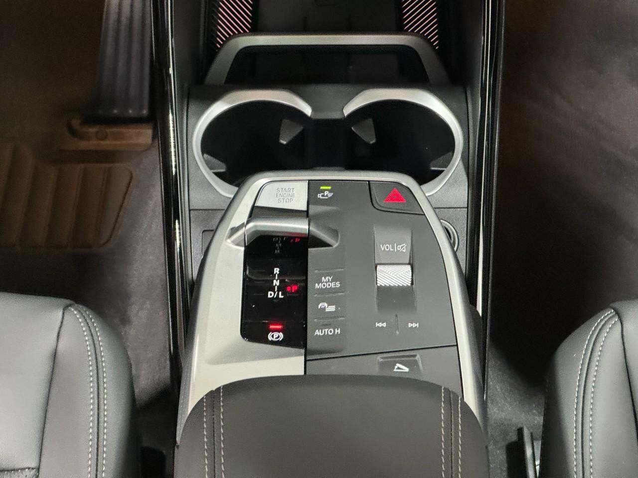 BMW X1 Vehicle Full-screen Gallery Image 16