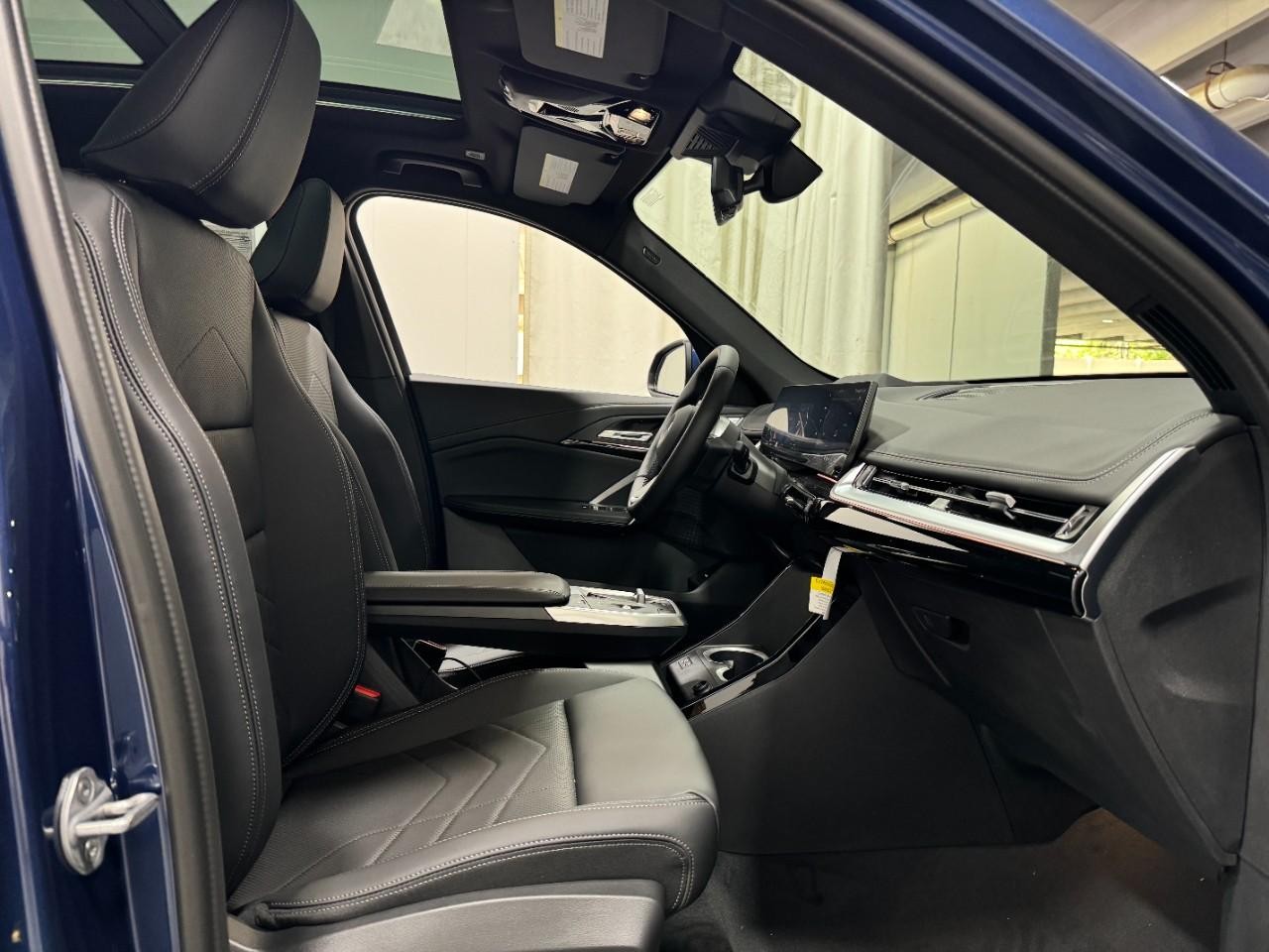 BMW X1 Vehicle Full-screen Gallery Image 18