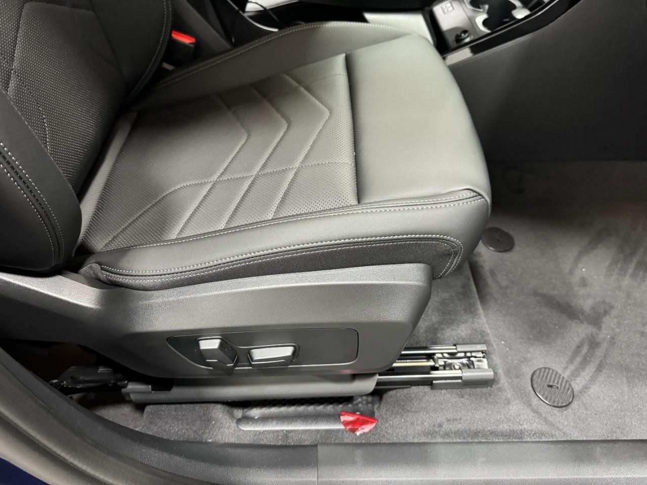 BMW X1 Vehicle Full-screen Gallery Image 19