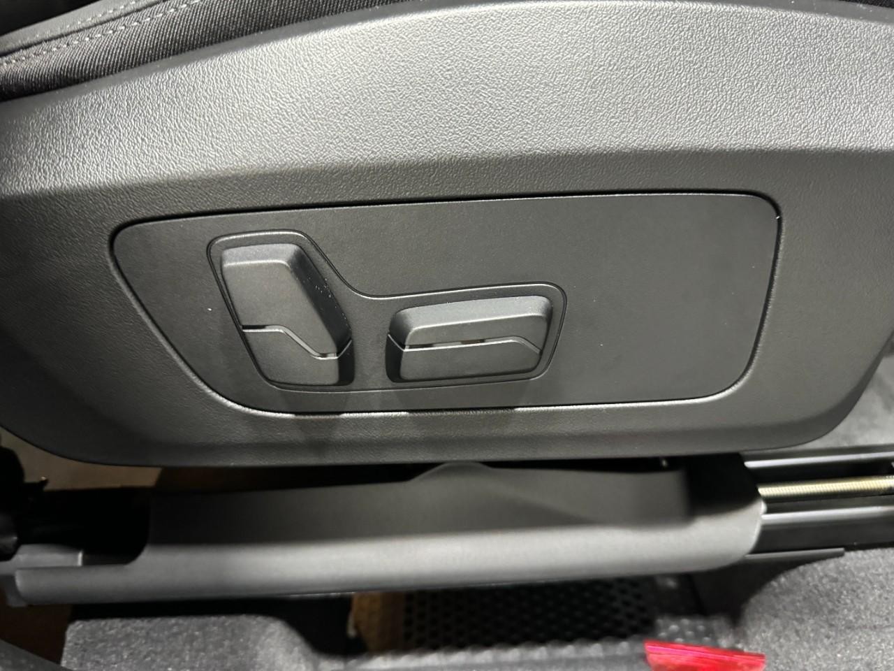 BMW X1 Vehicle Full-screen Gallery Image 20