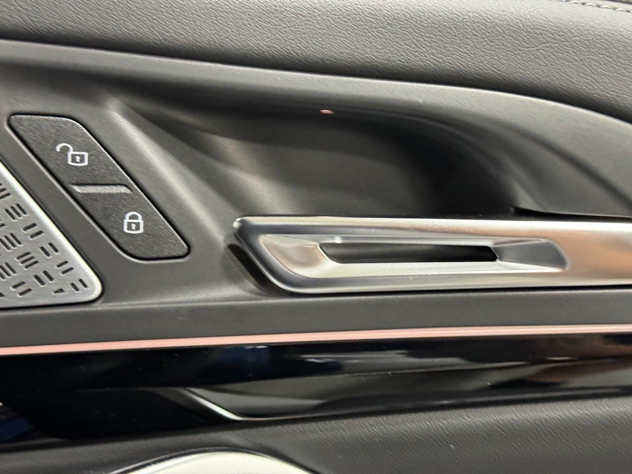 BMW X1 Vehicle Full-screen Gallery Image 21