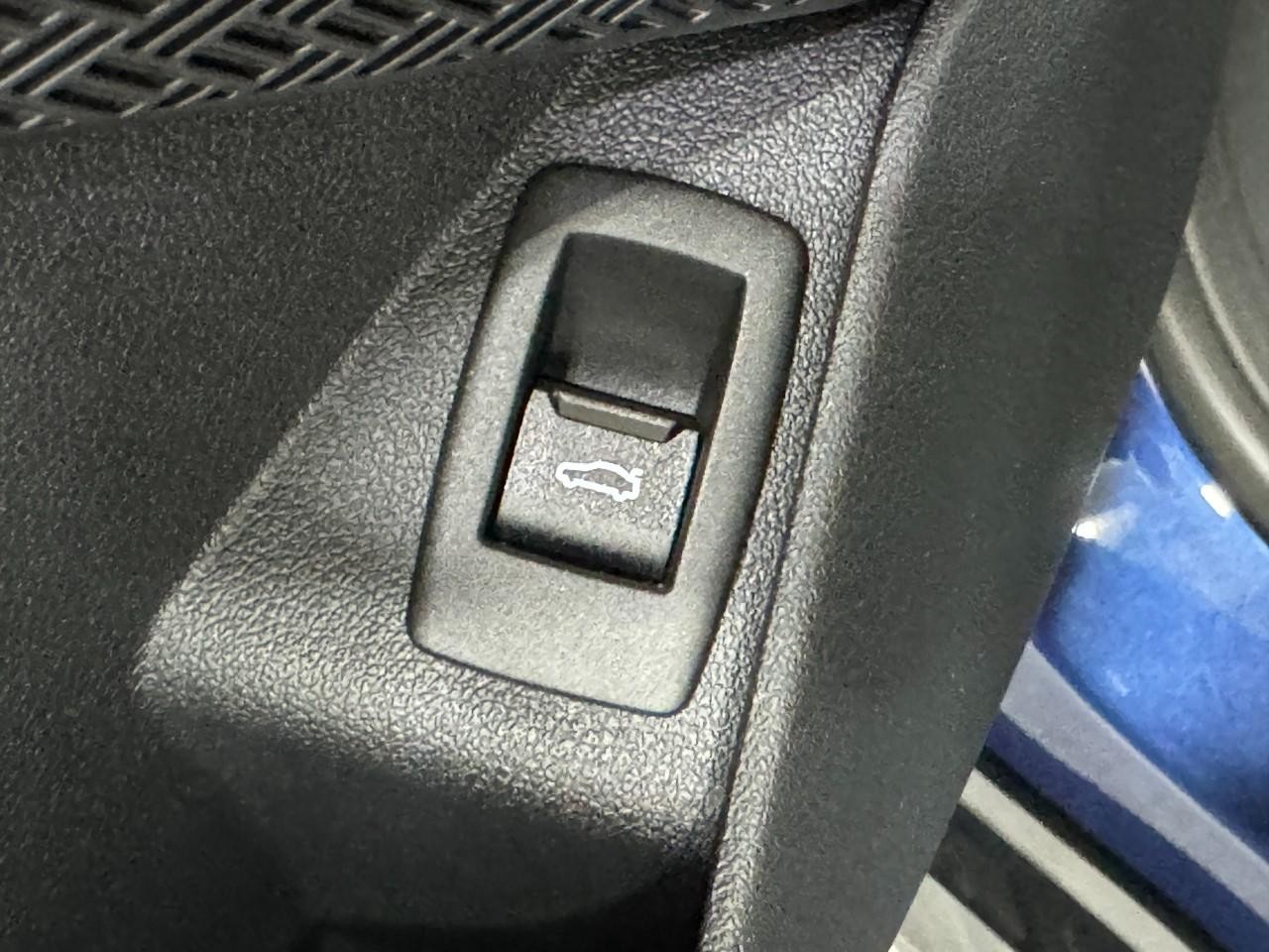 BMW X1 Vehicle Full-screen Gallery Image 25