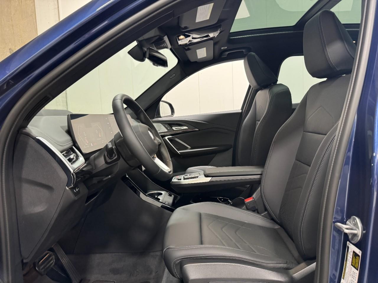 BMW X1 Vehicle Full-screen Gallery Image 26