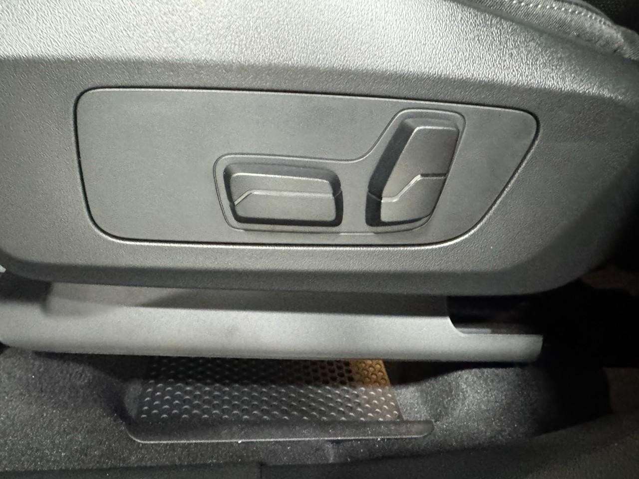 BMW X1 Vehicle Full-screen Gallery Image 28