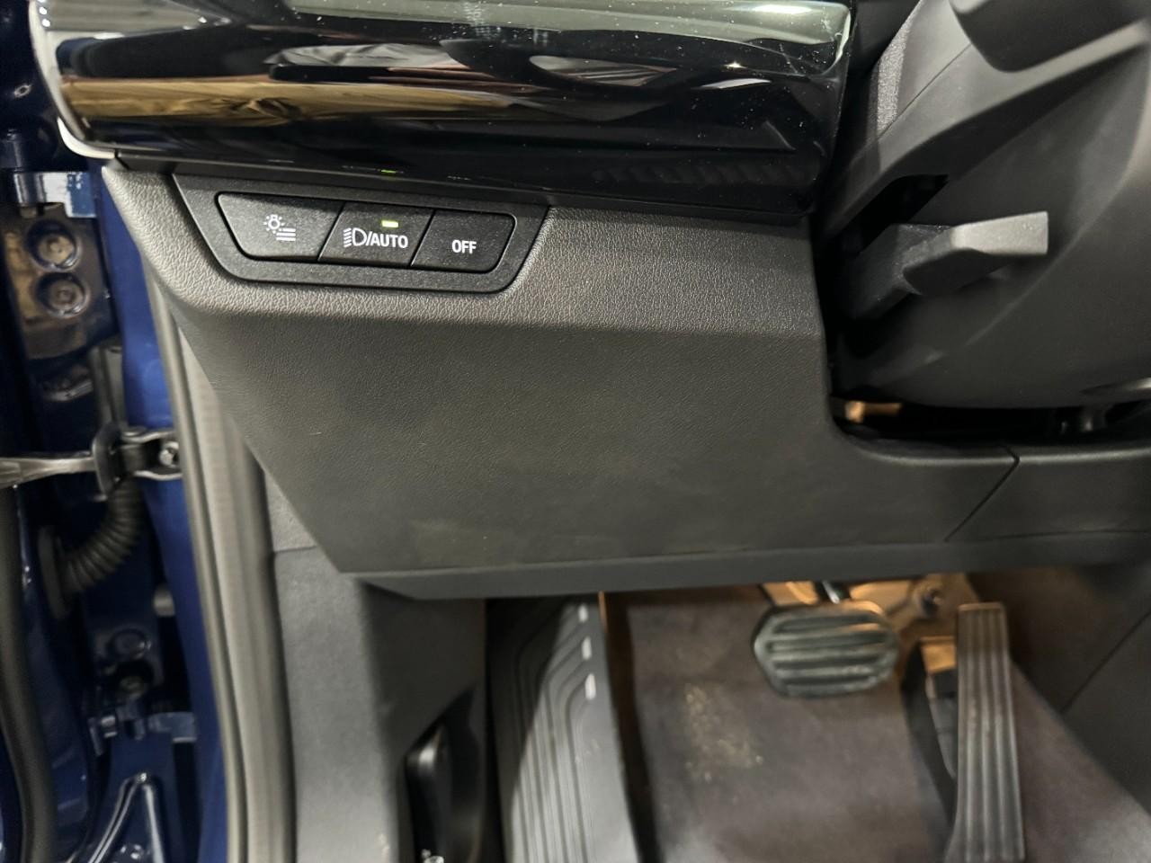 BMW X1 Vehicle Full-screen Gallery Image 29