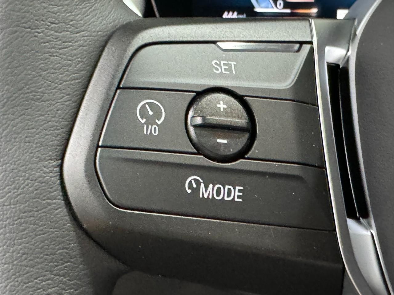 BMW X1 Vehicle Full-screen Gallery Image 30