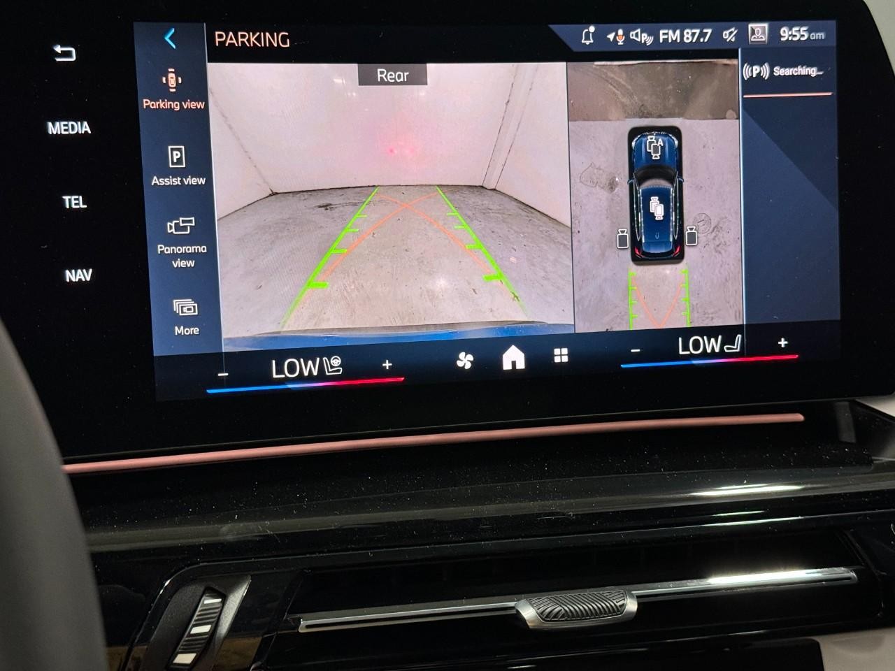 BMW X1 Vehicle Full-screen Gallery Image 33