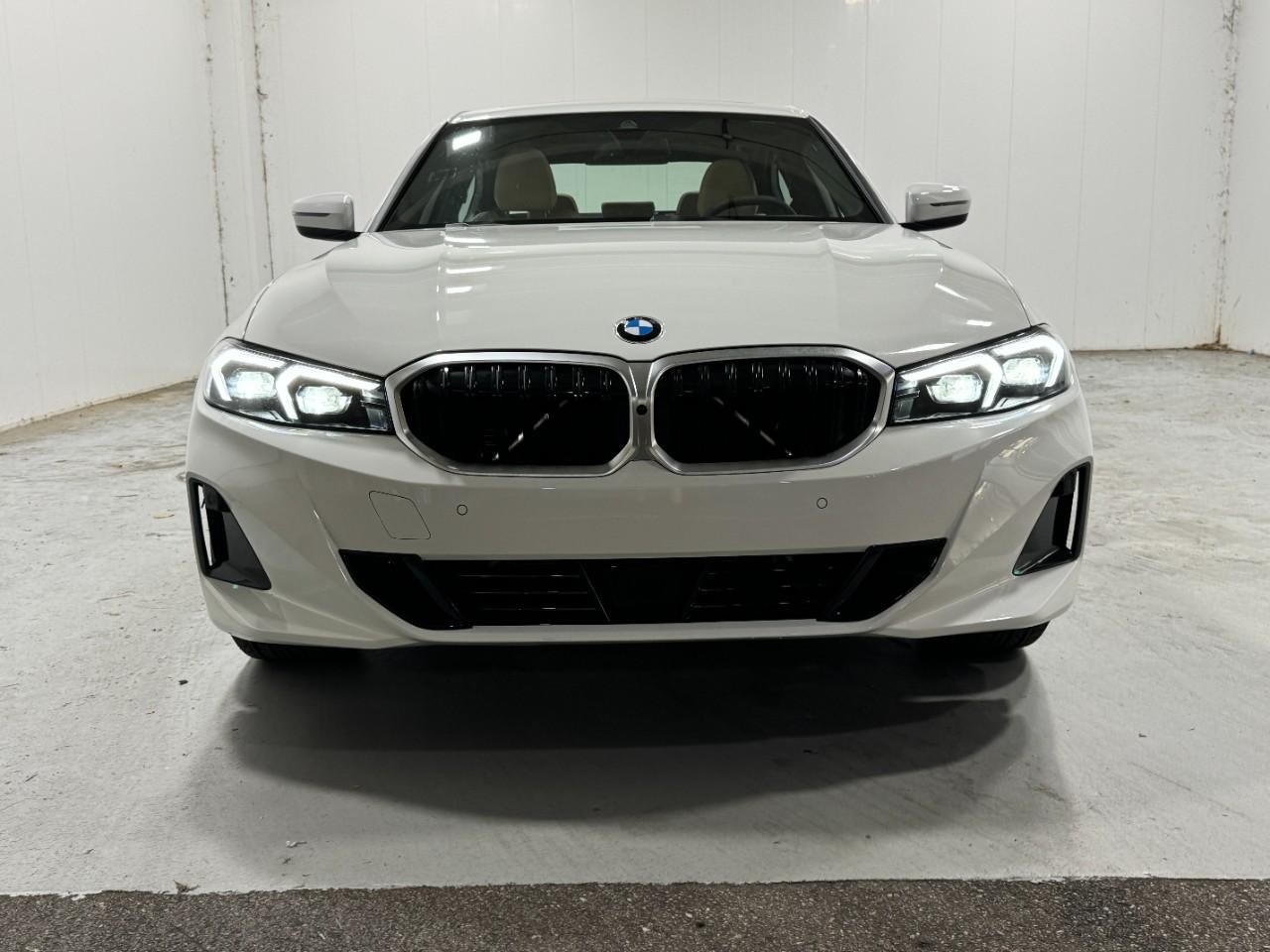 BMW 3 Series Vehicle Full-screen Gallery Image 7