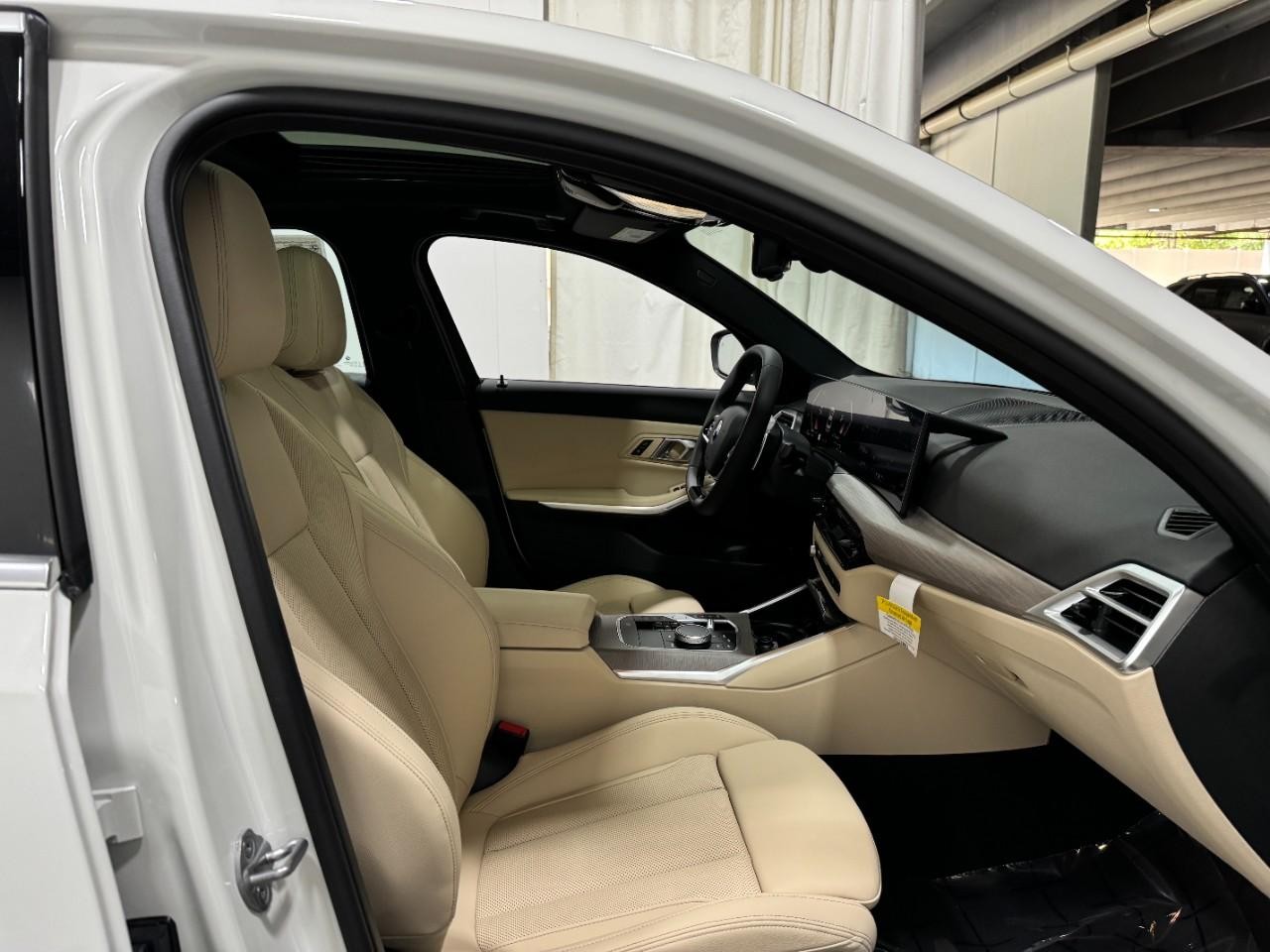 BMW 3 Series Vehicle Full-screen Gallery Image 19