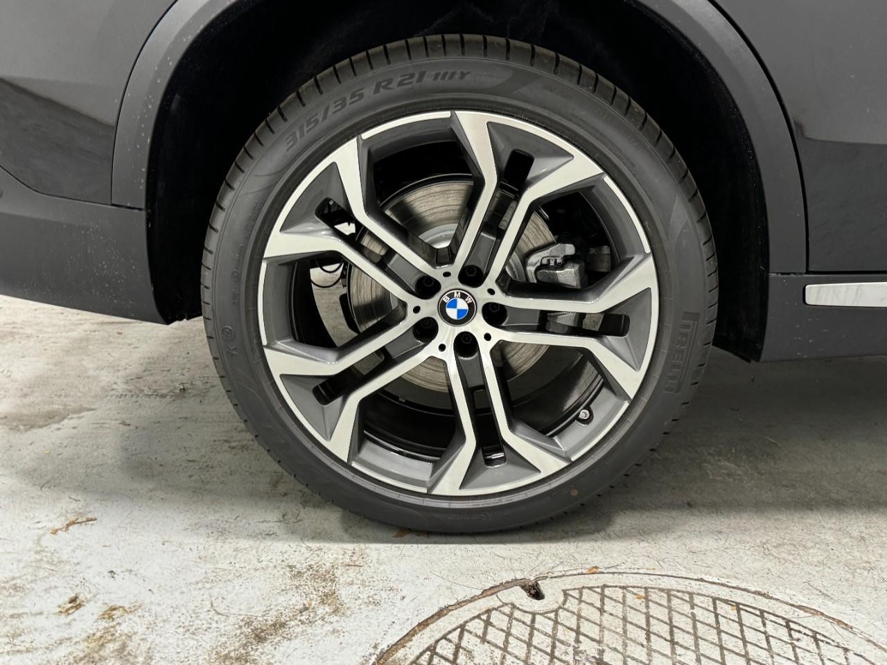 BMW X5 Vehicle Full-screen Gallery Image 5